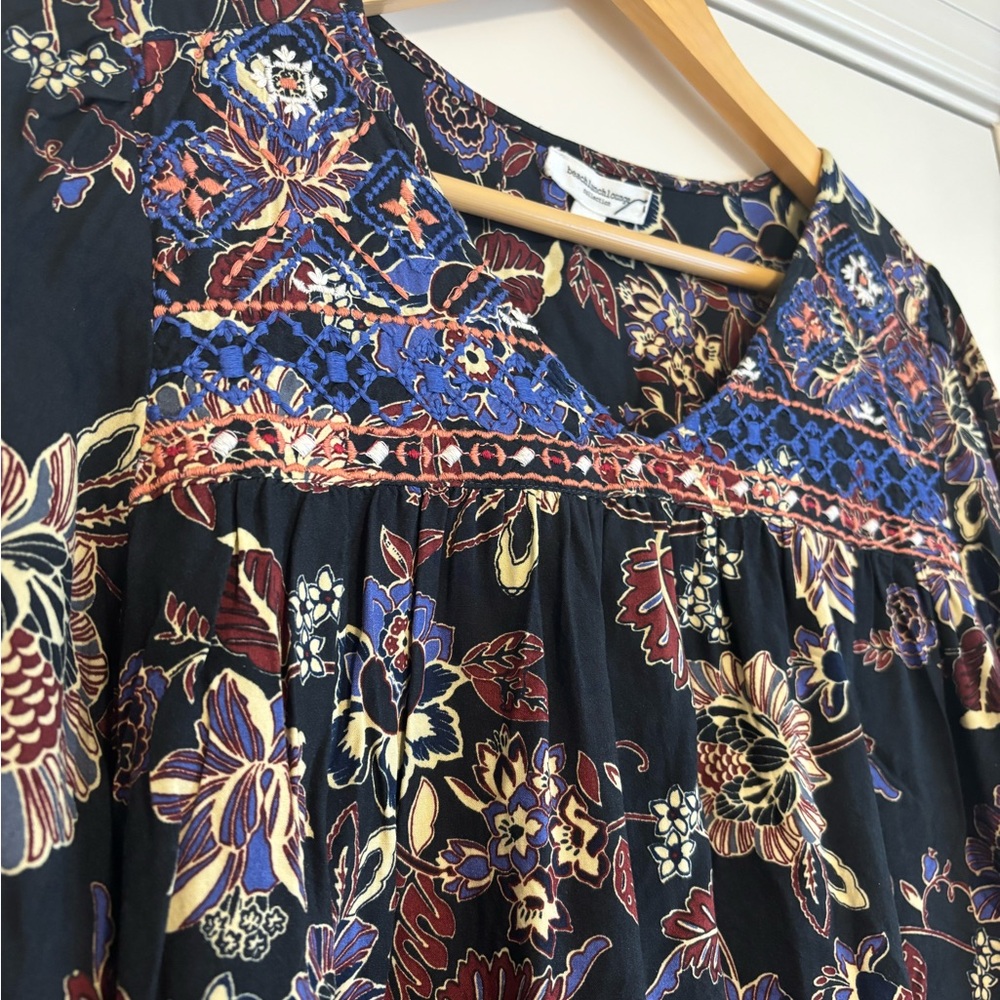 Gently Worn - Black Floral Embroidered Top Flutter